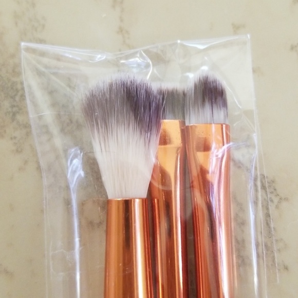 Set of 3 Makeup Brushes - Picture 2 of 3